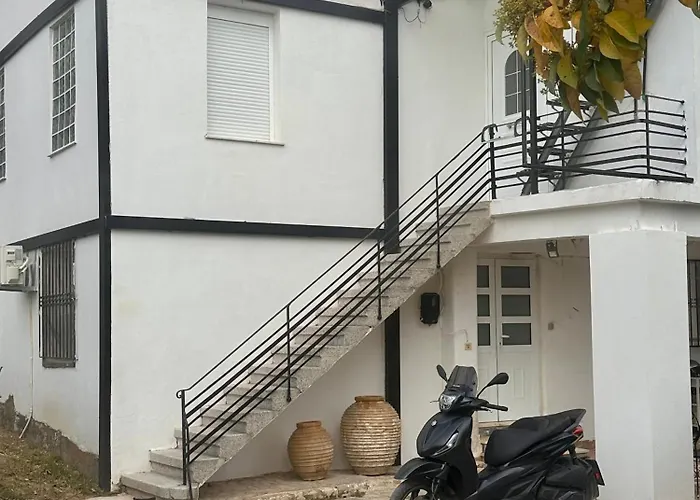 Private In Quiet Area Free Parking 3* פאטרה
